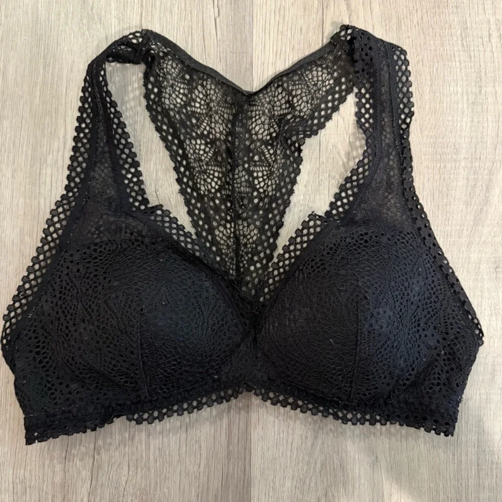 ⭐️ Victoria’s Secret Black Lace Bralette